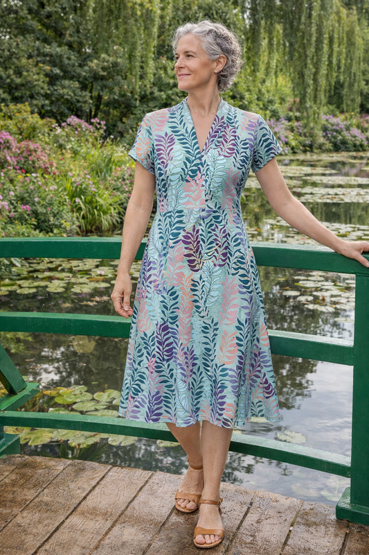 Fog on the river where it flows among green airs and meadows. (C. Dickens)