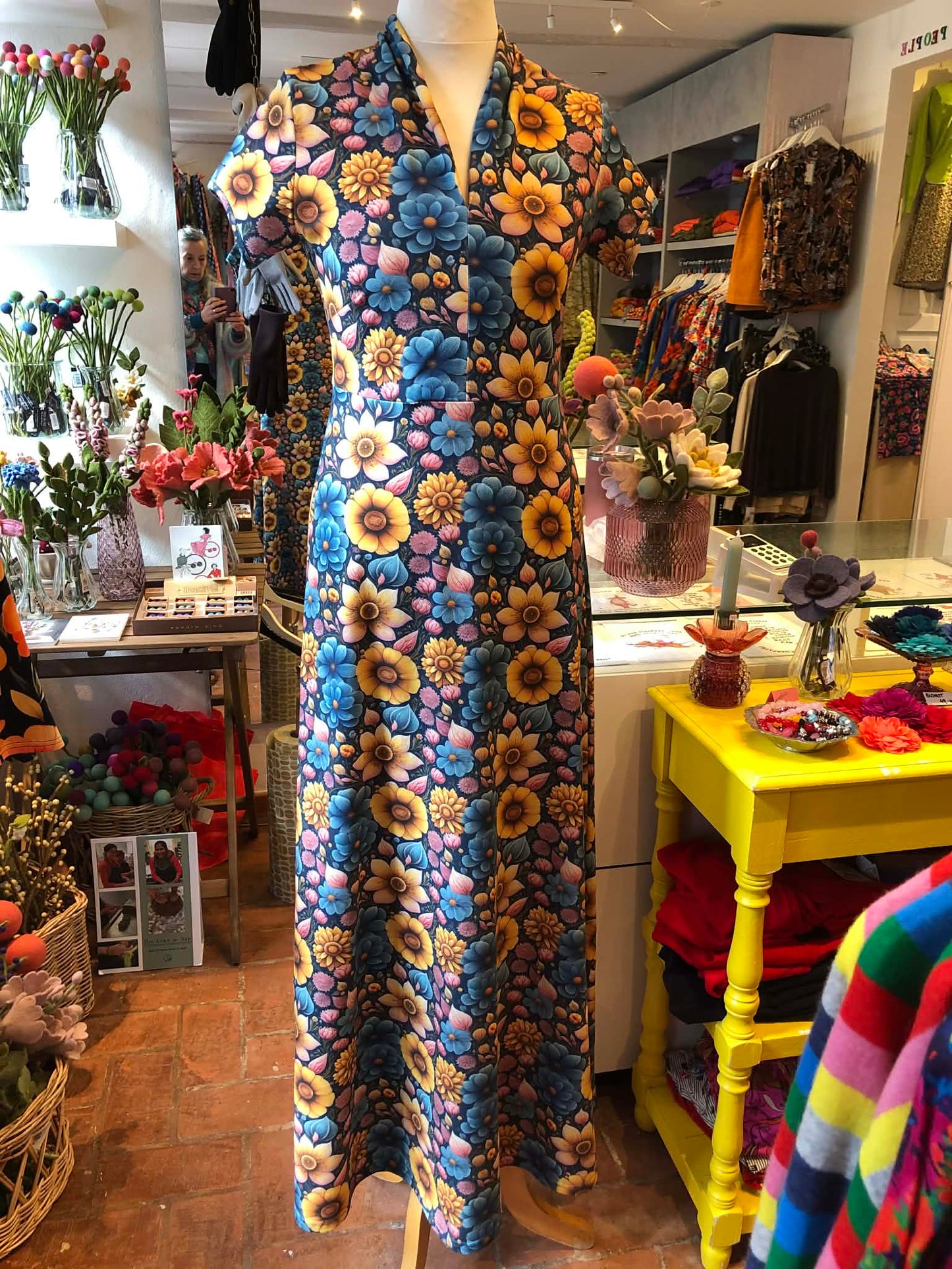 In a field of roses, choose to be a sunflower